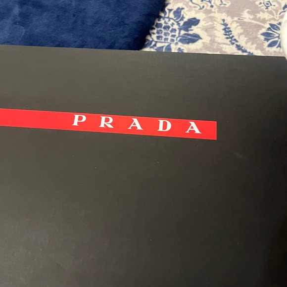 Beautiful Prada America Cup size 9 sneakers black. Comes with box and travel bag - Picture 3 of 8